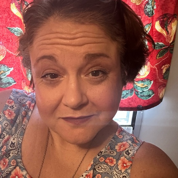 Meet your Posher, Andrea - Picture 3 of 3